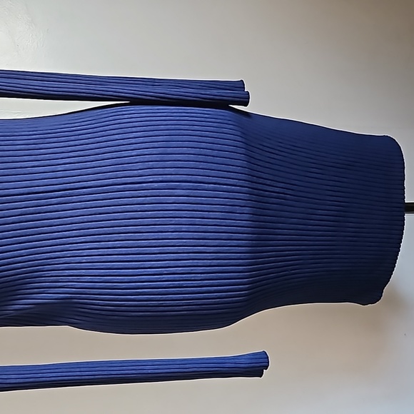 BCBG navy blue ribbed knit sweater dress cold shoulder long sleeves Medium - Picture 10 of 17